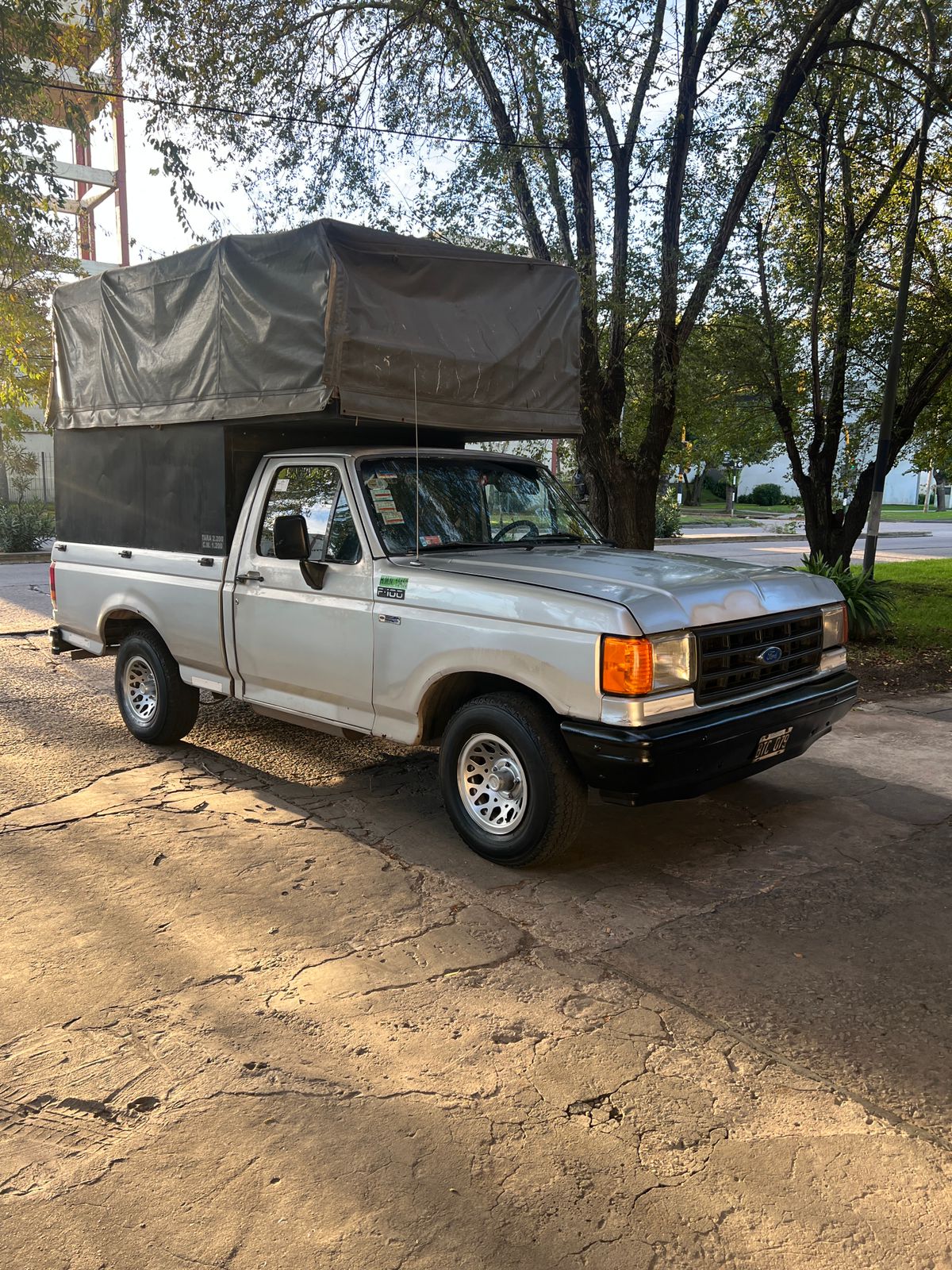 Camioneta de carga alta de Logística Dirassar